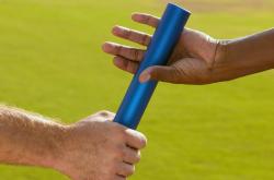 开云体育官方网站-碾压与孤勇，当梅赛德斯战车轰鸣而过，周冠宇如何扛起整支索伯车队？