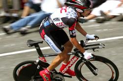 开云体育官网-南美风暴与德国引擎，当乌拉圭碾压阿根廷，哈弗茨在另一片赛场带队突围