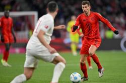 开云平台-关于拜仁慕尼黑客场完胜法兰克福，领跑德甲的信息