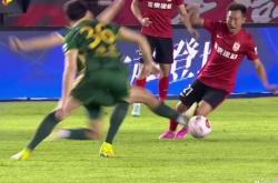 开云APP-关于国内足球联赛场面激烈，裁判执法引争议的信息