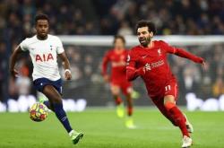 开云体育官网-热刺前锋突破防线：疾风般速度引领攻势