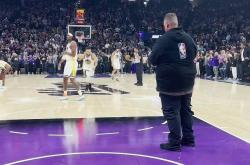 开云官方app入口-康利领衔灰熊击败勇士，库里得分突然下滑