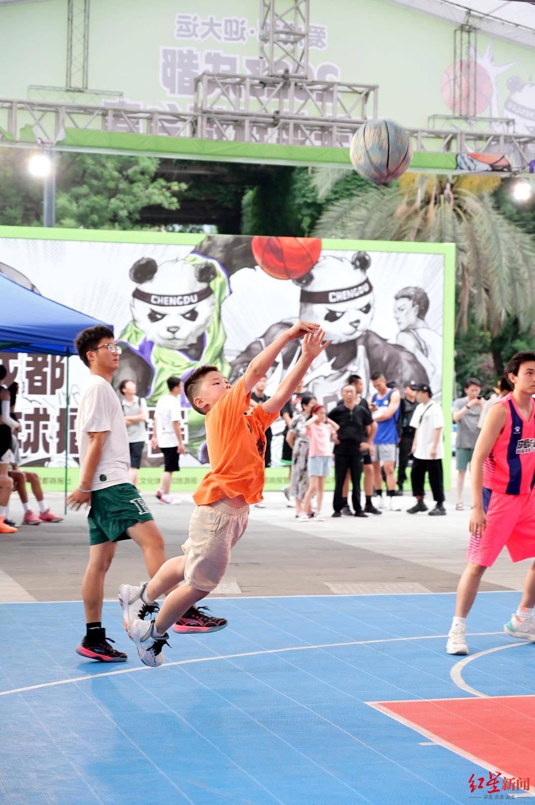 比赛节奏扣人心弦，劲旅对攻纷纷上演