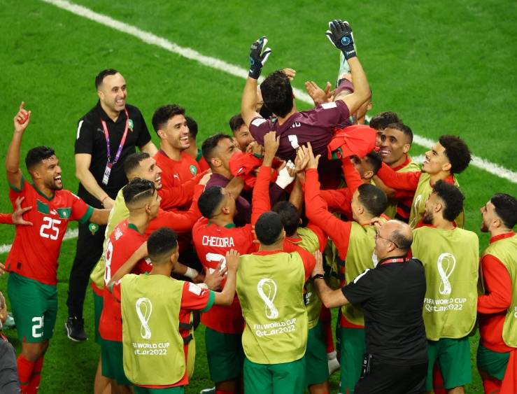 包含国内足球联赛的势均力敌赛况惊险不断的词条