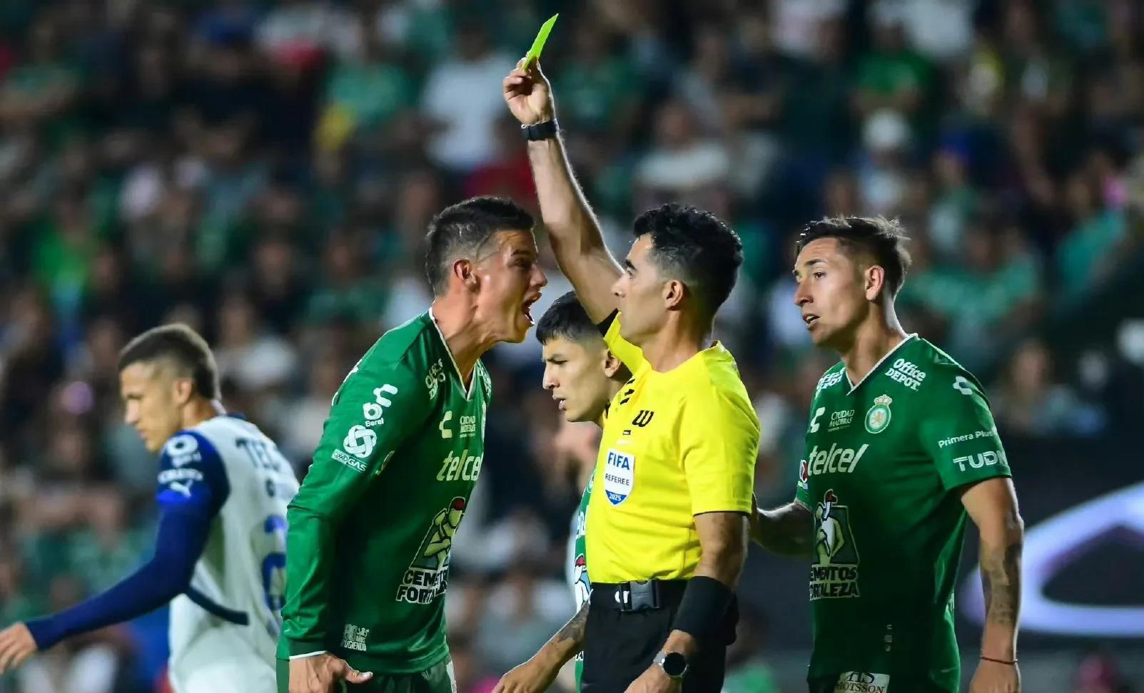 墨西哥队击溃俄罗斯,晋级四强 墨西哥队击溃俄罗斯,晋级四强