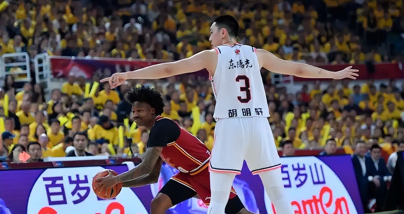 广东队在客场战胜对手,夺冠追梦 广东队在客场战胜对手,夺冠追梦