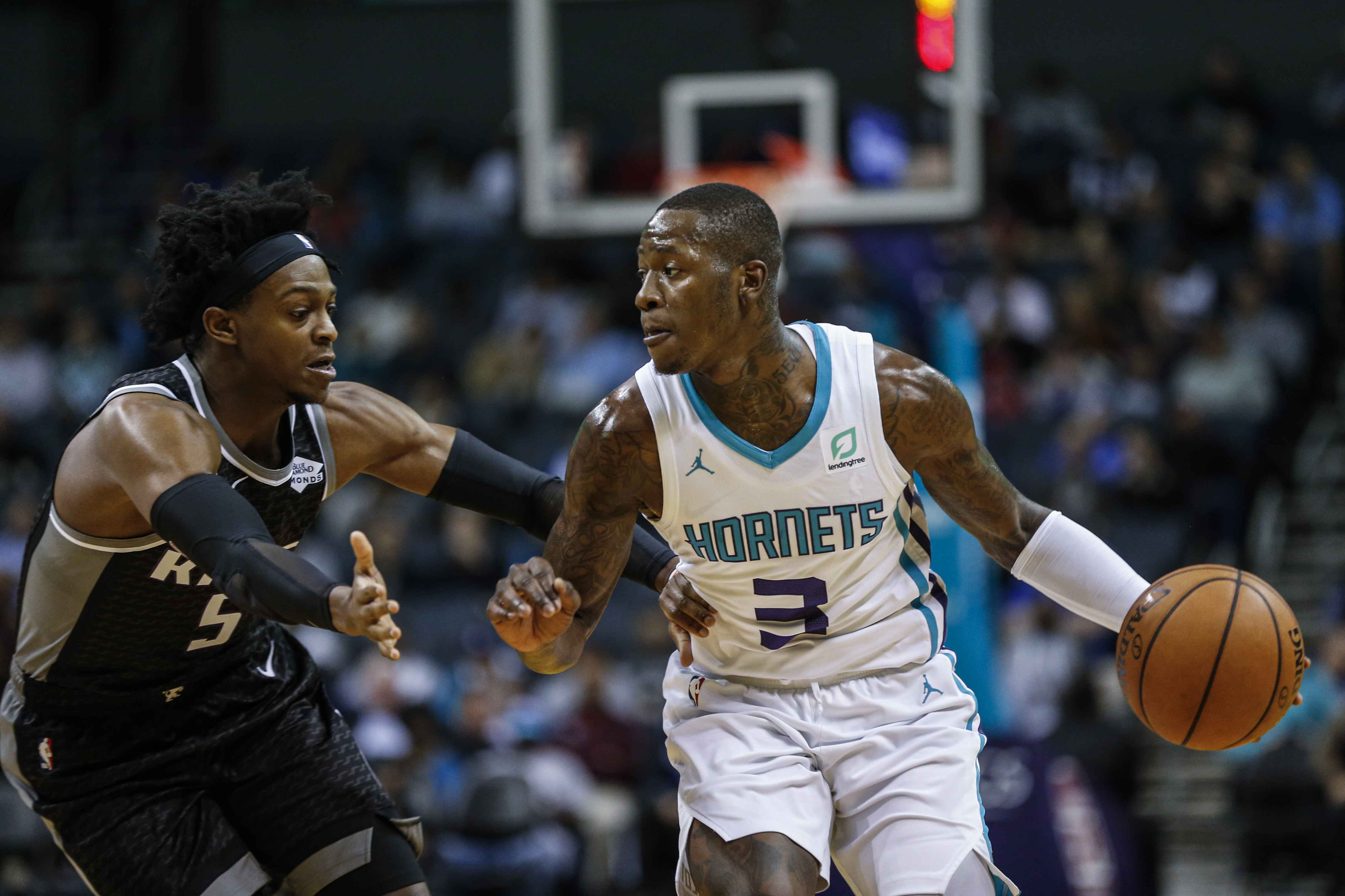 包含黄蜂主场负于国王，布杜尔斯有精彩表现的词条