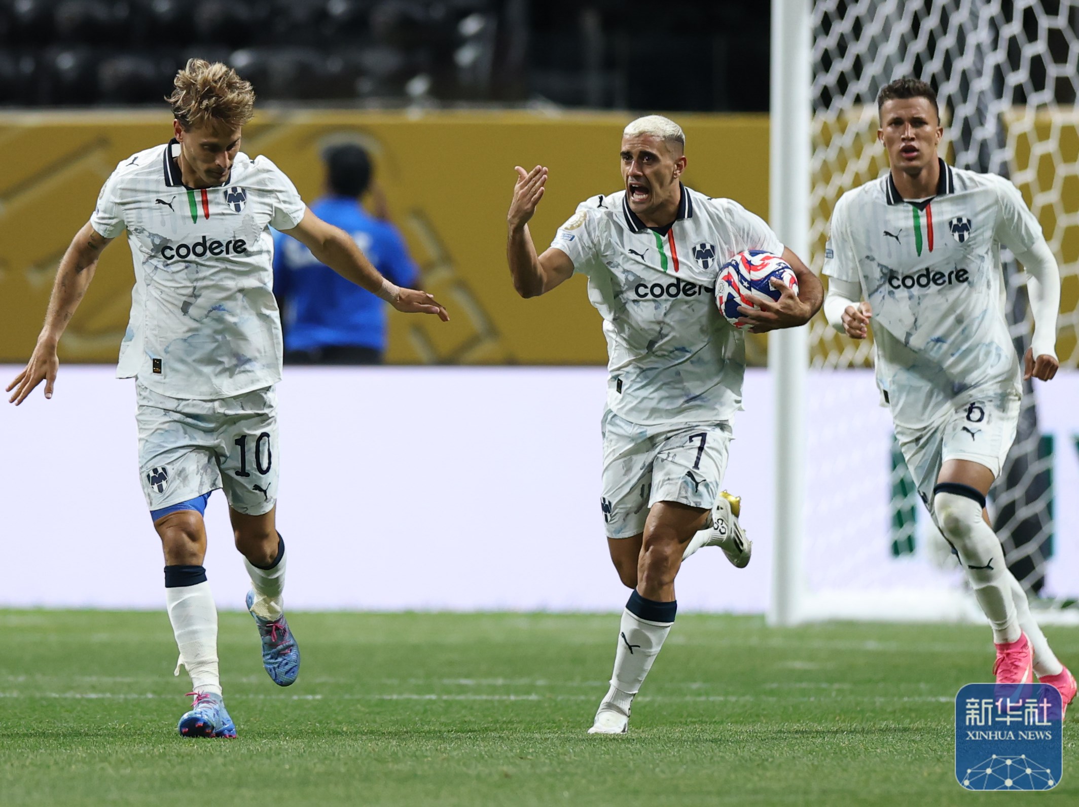 多特蒙德客场击败对手,继续保持不败纪录 多特蒙德客场击败对手,继续保持不败纪录