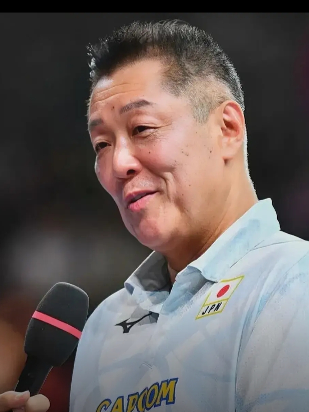 包含阿美尔队客场大胜，取得激动人心的比赛胜利的词条