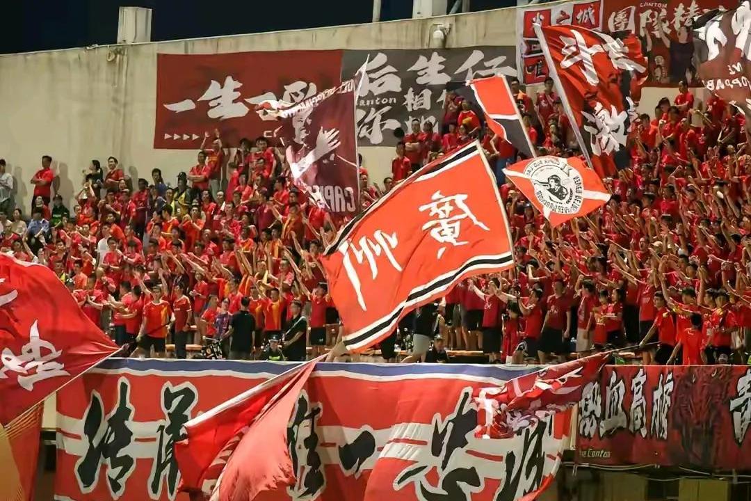 广州队苦练技术，为胜利努力拼搏