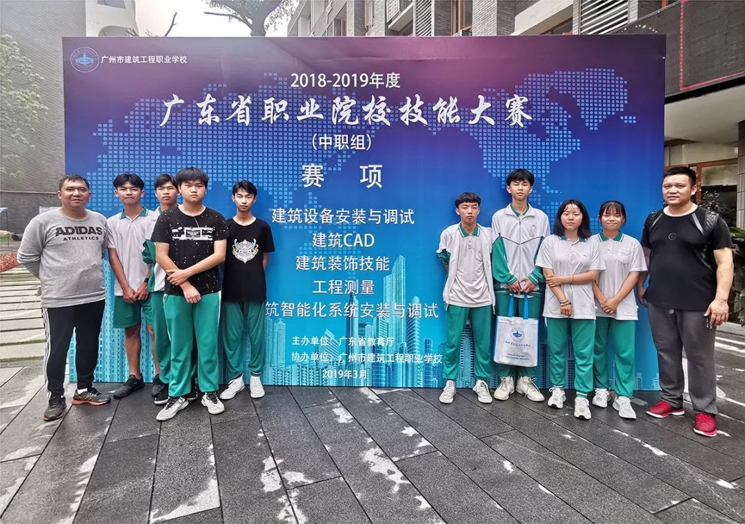 广州队苦练技术，为胜利努力拼搏