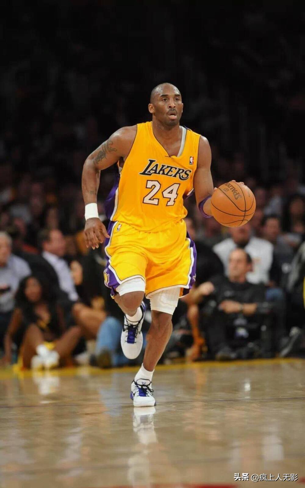 篮球巨星频现舞台,精湛技术令人啧啧称奇! 篮球巨星频现舞台,精湛技术令人啧啧称奇!