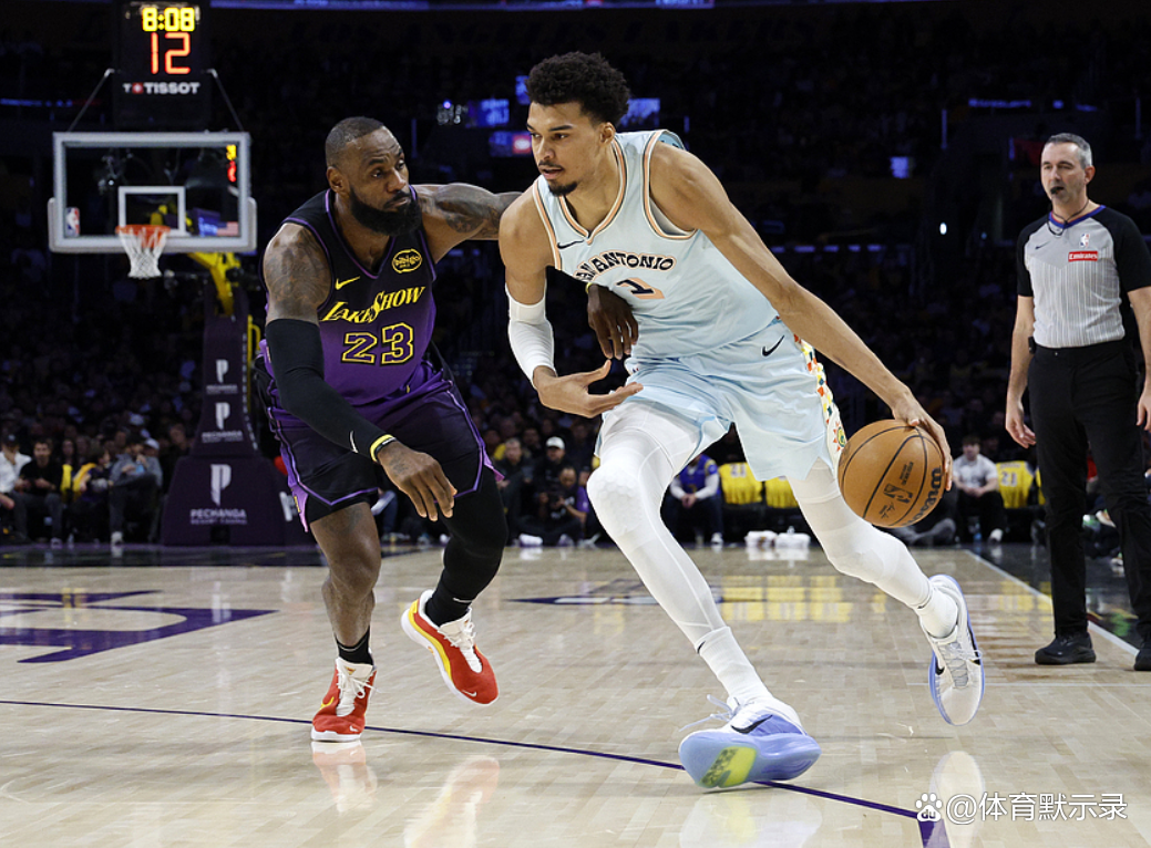 马刺队双塔攻防出色,力克国王队取得赛季首胜 马刺队双塔攻防出色,力克国王队取得赛季首胜