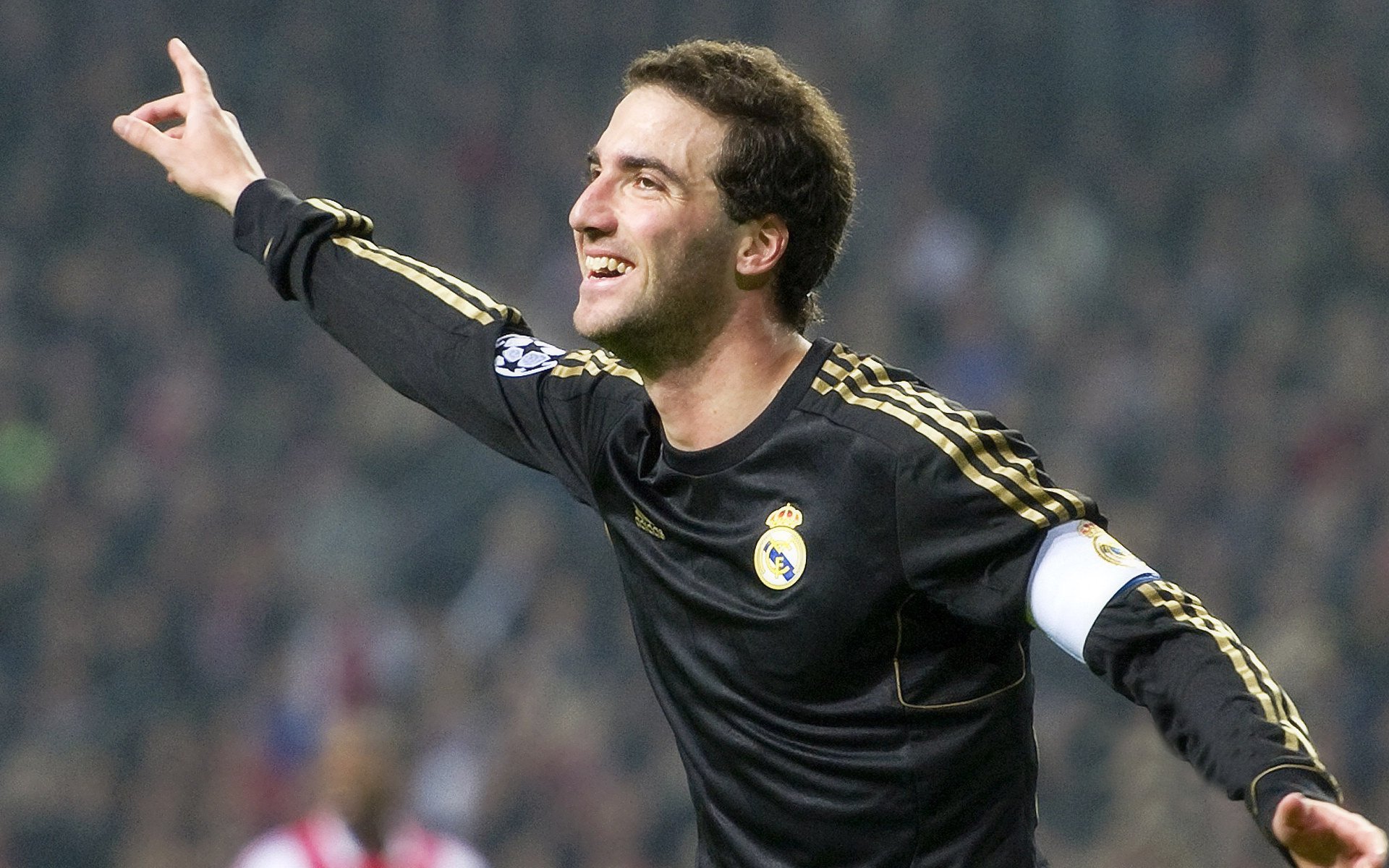 霹雳降鲁南,易建联擎天柱般的翻盘之夜