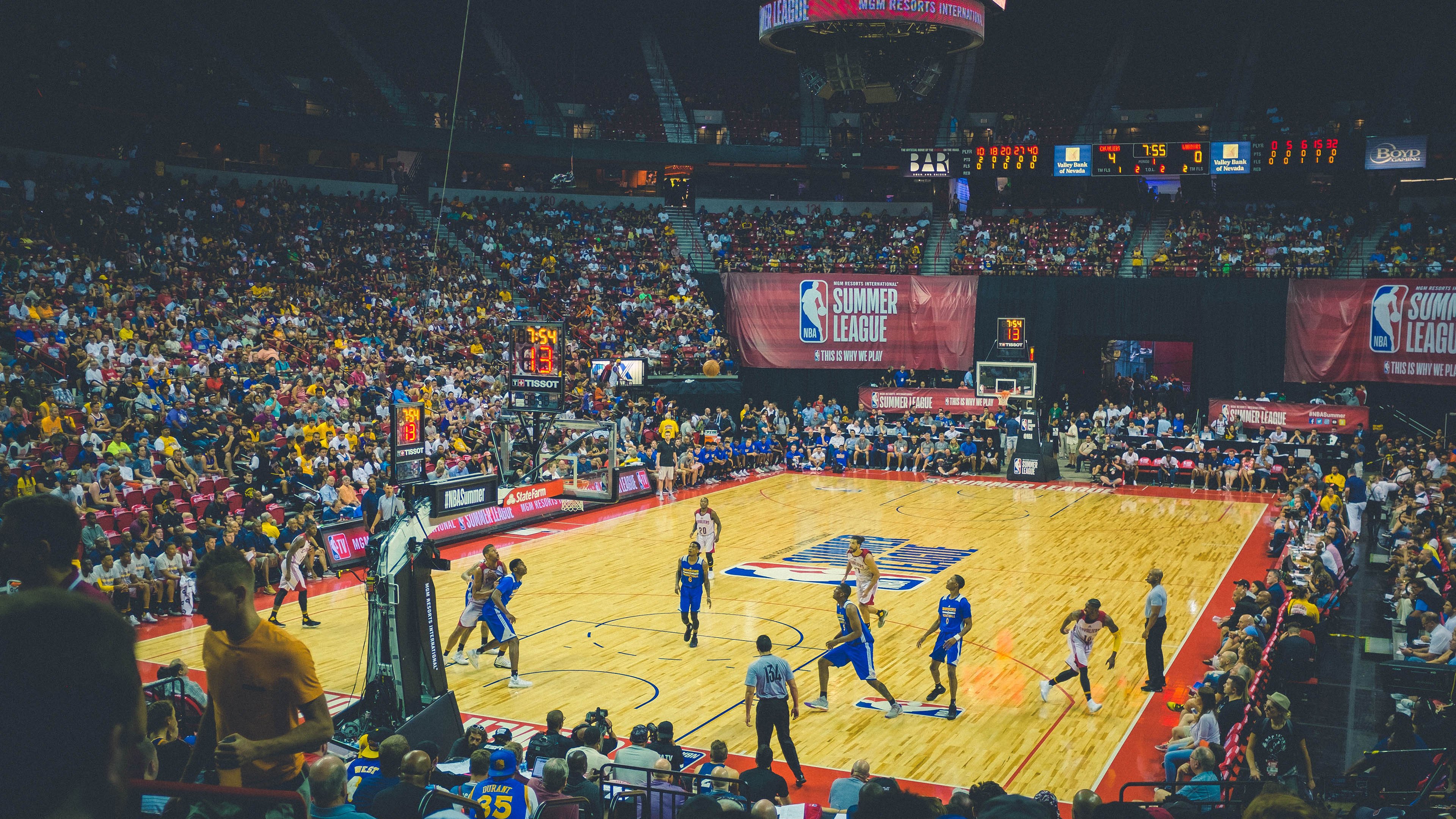 沉默的群山，胡金秋以一场普通比赛刷新CBA历史之夜